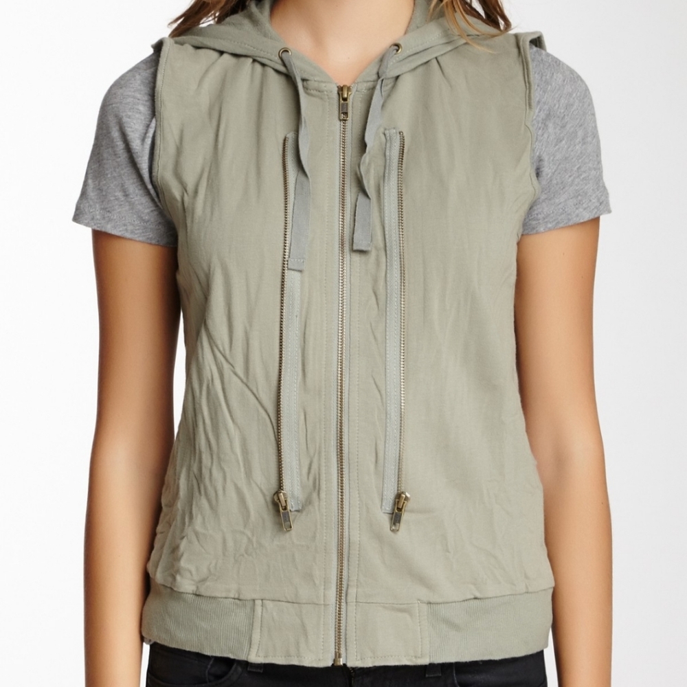 DA-NANG SWEATER VEST - Picture 1 of 4